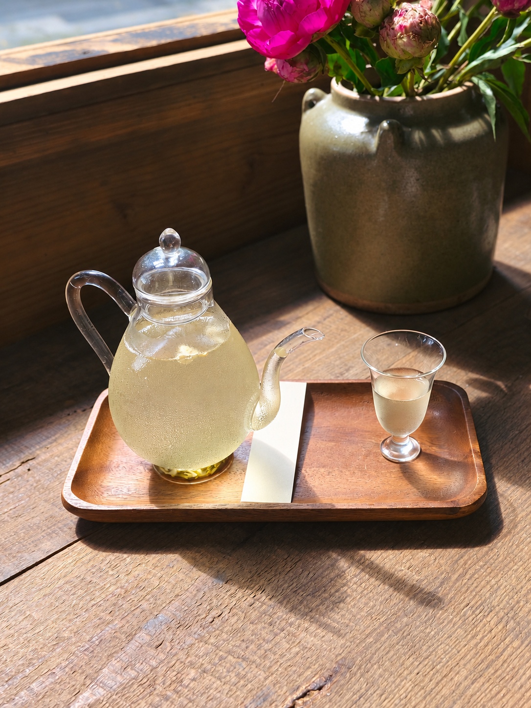 Beauty Glass Teapot & Tea Table Pieces — image 4