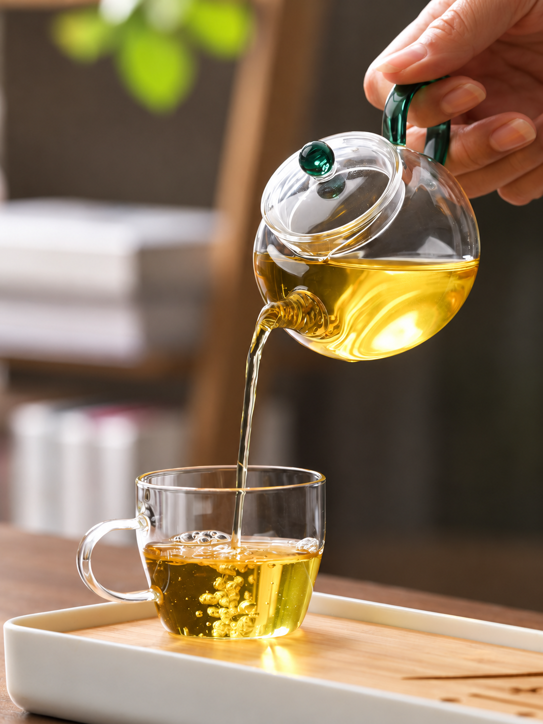 Glass Teapots with Spherical Accent Knobs — image 4