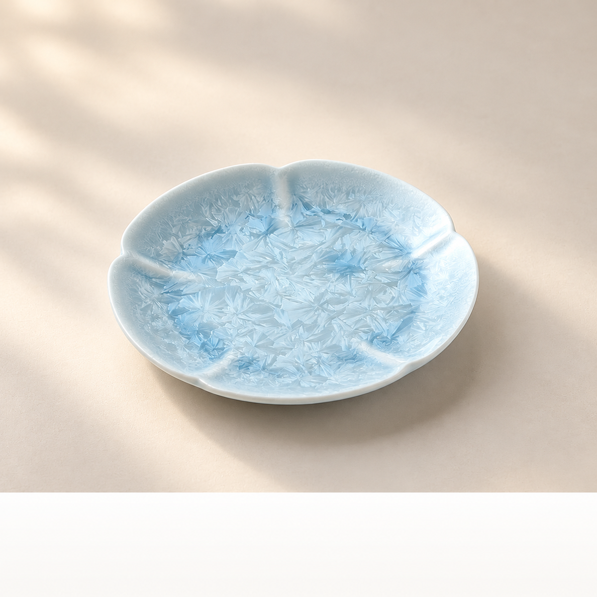 Flower-profile saucer