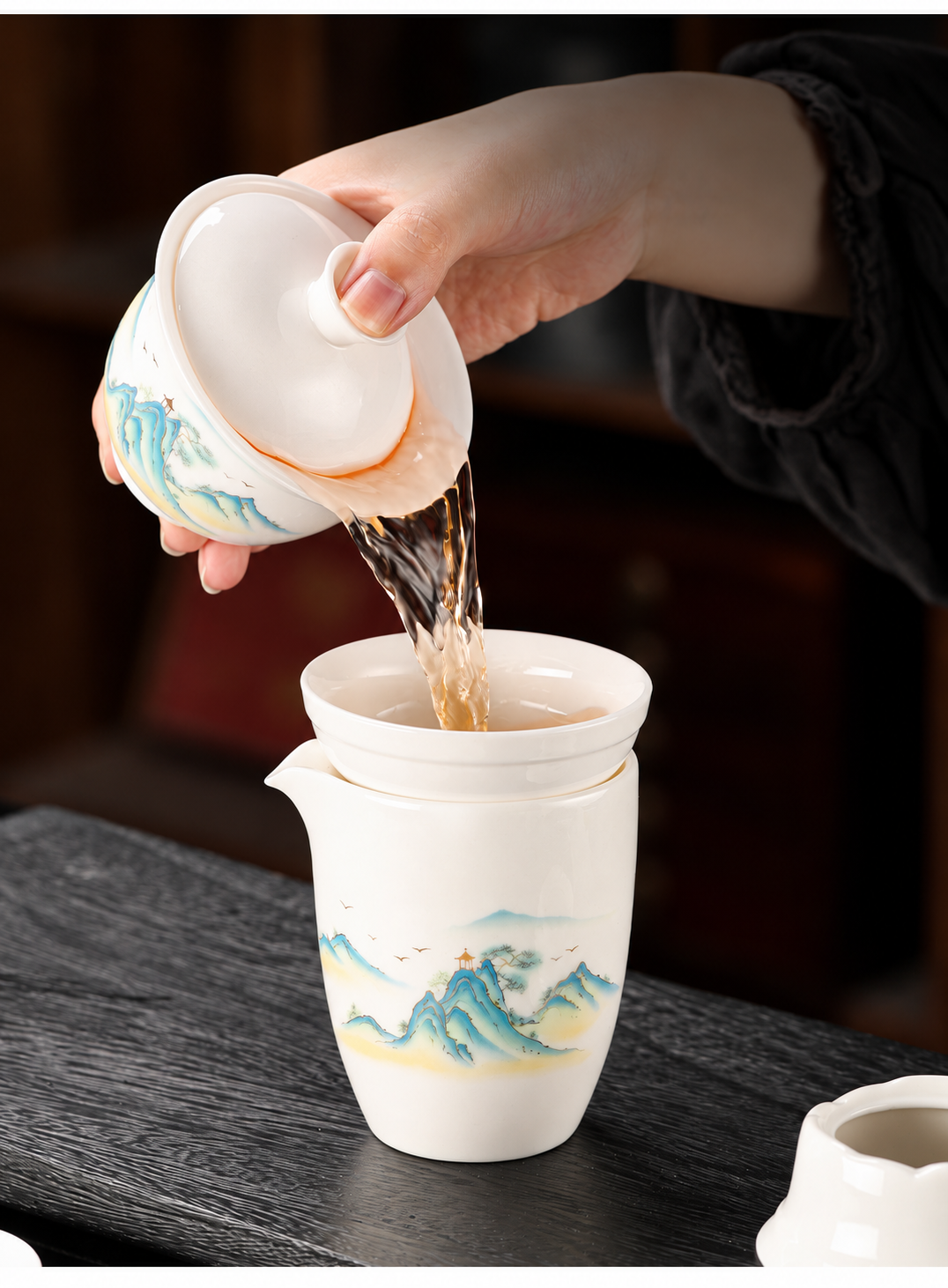 Pouring from the gaiwan