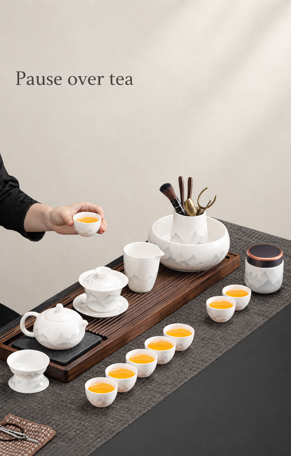 Pause over tea