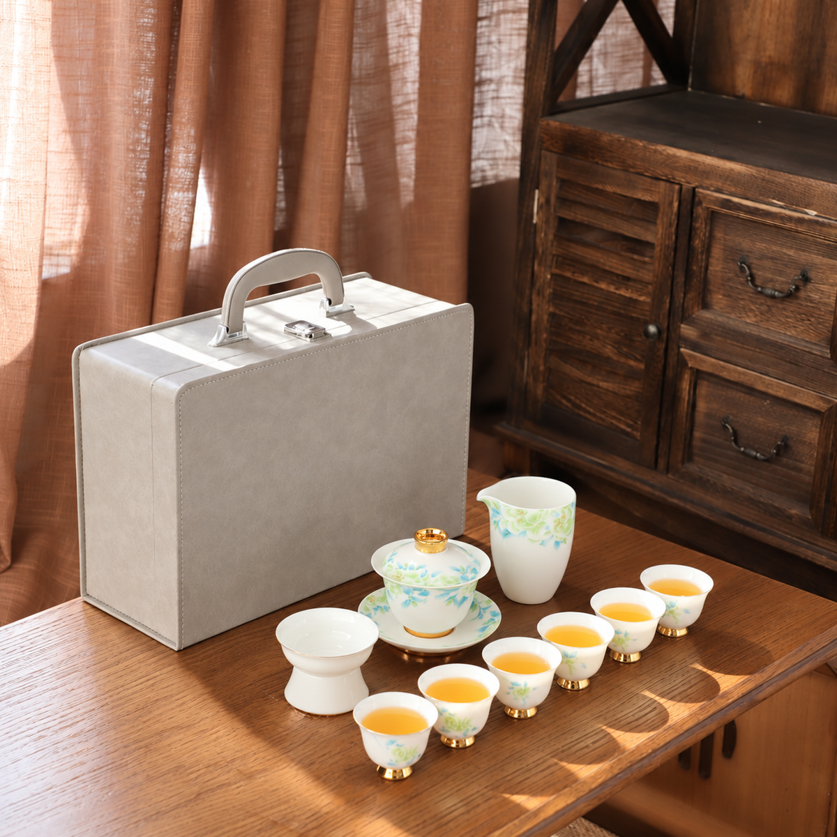 Green Floral Gaiwan - Six Bell Cups - Grey Case