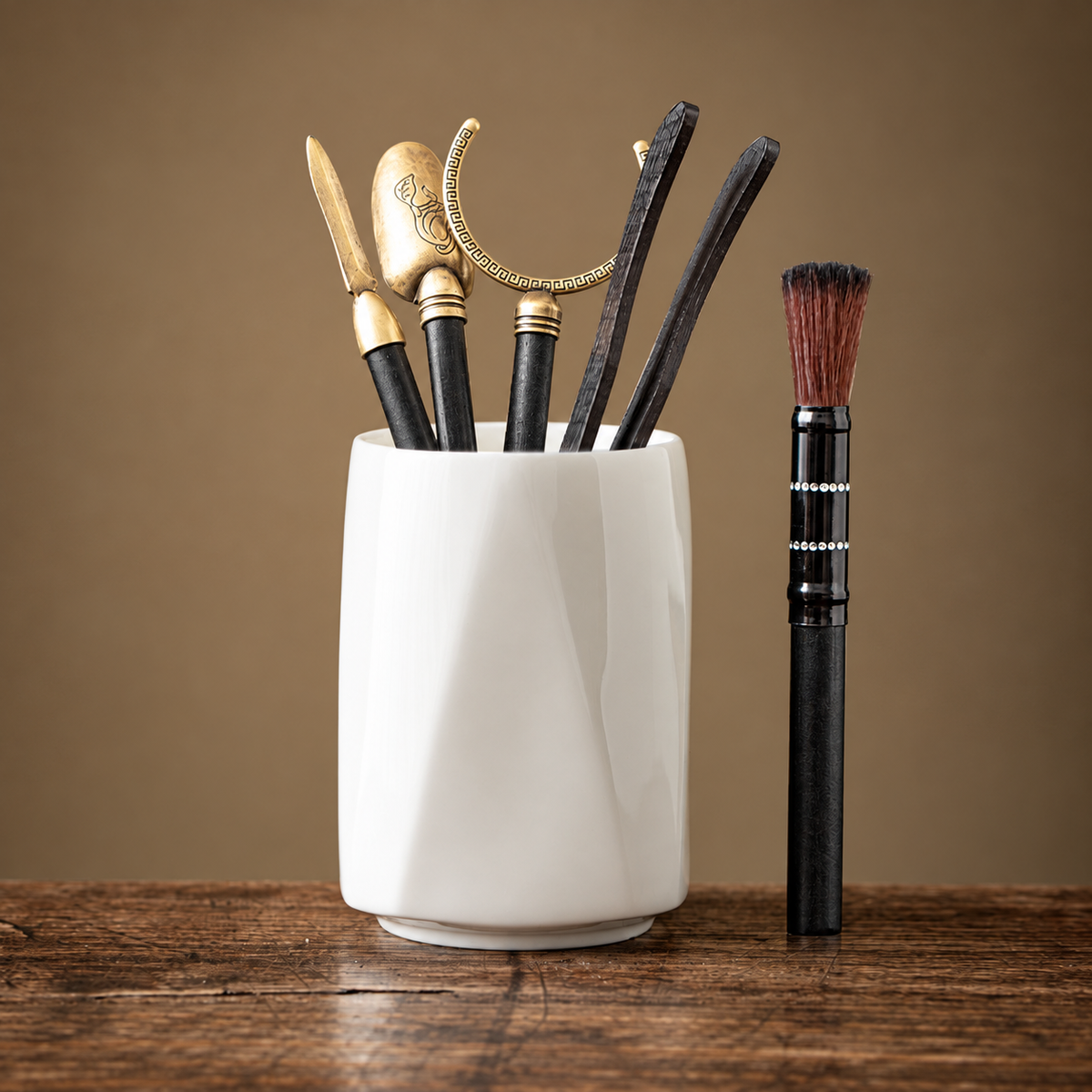 White - Faceted Holder