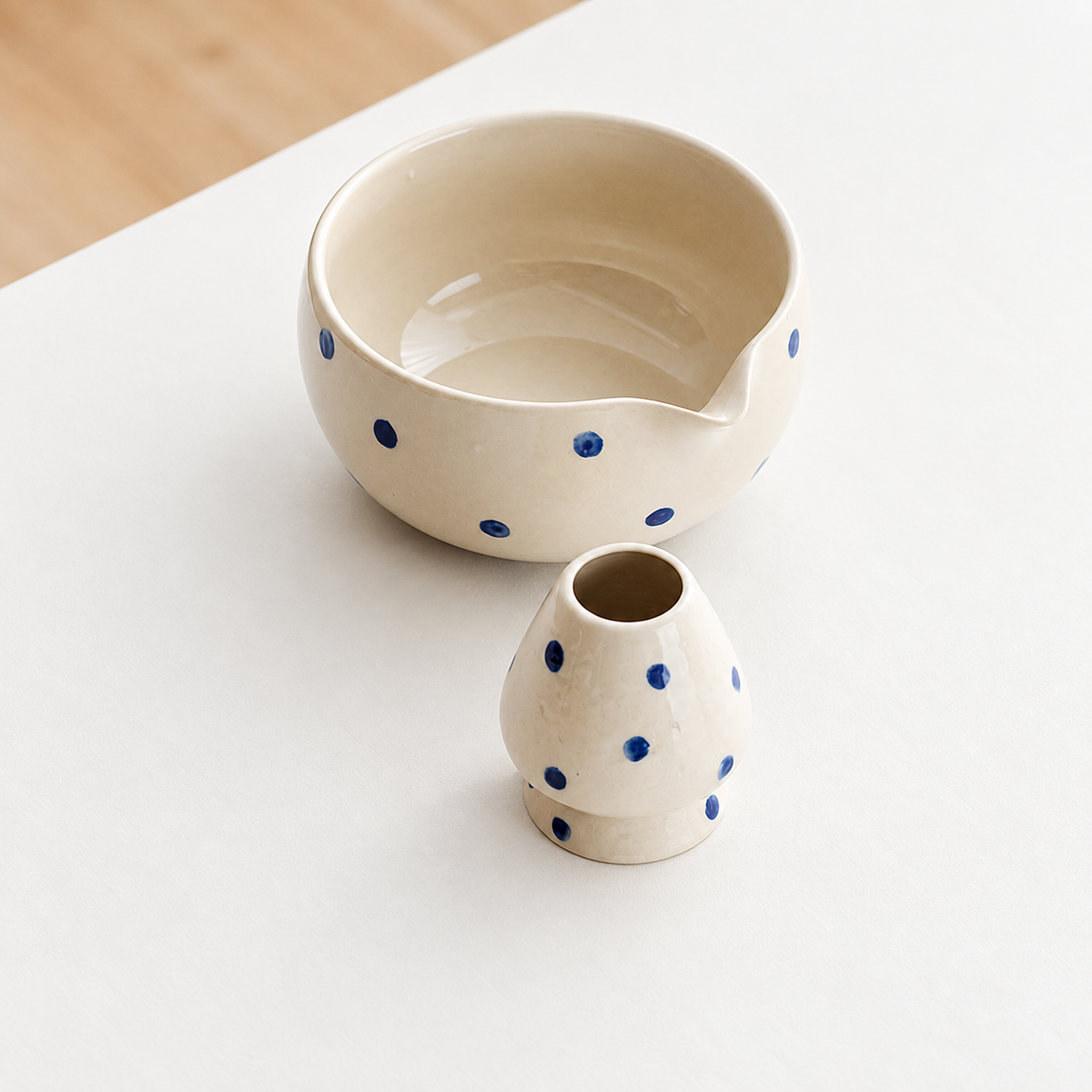 Dotted — Rounded Bowl & Stand