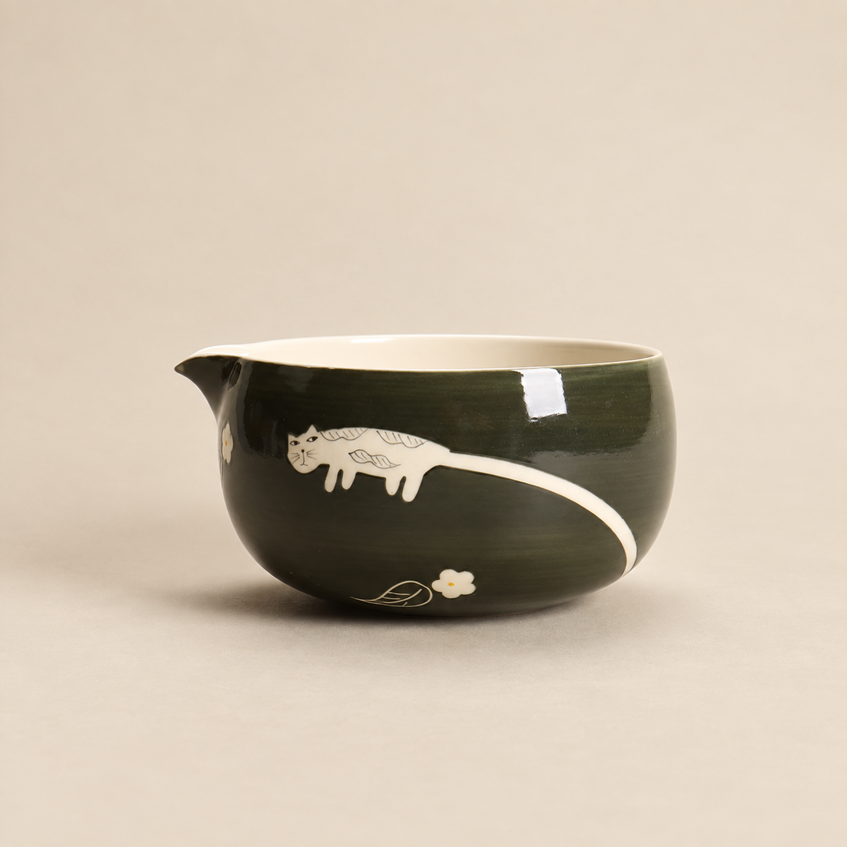 Long-Tail Cat — Pouring Bowl
