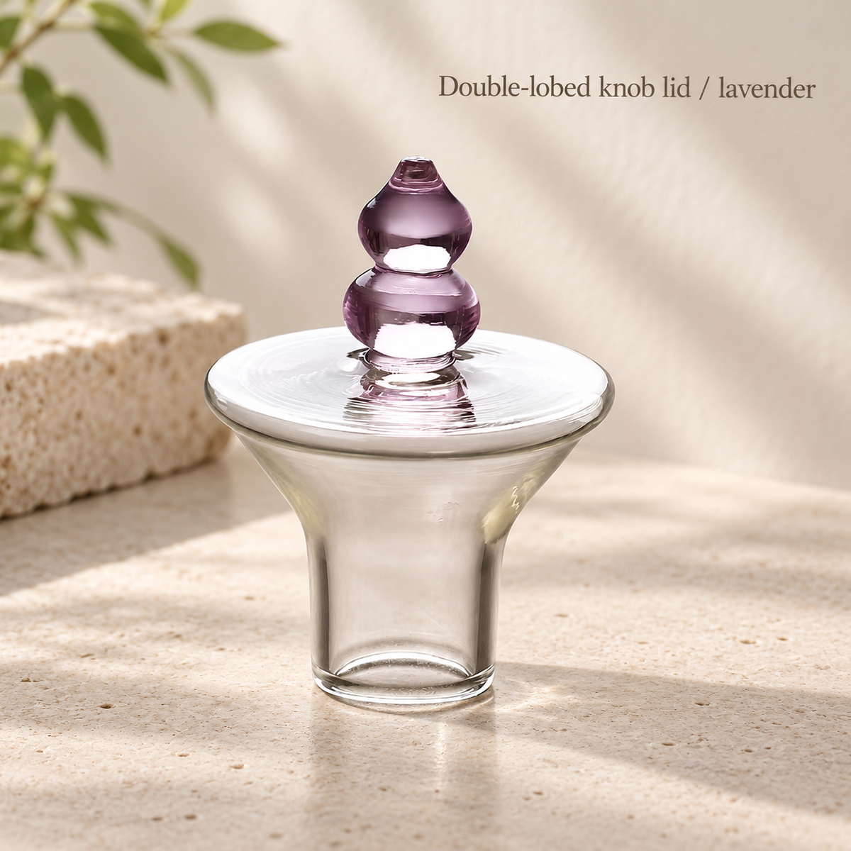Double-lobed knob lid / lavender