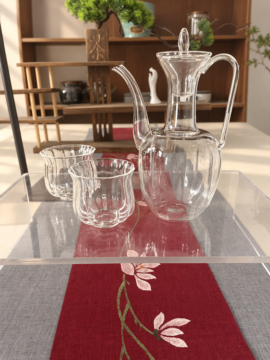 Glass ewer + 2 Shui Xian scalloped cups