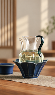A lotus-bowl setting