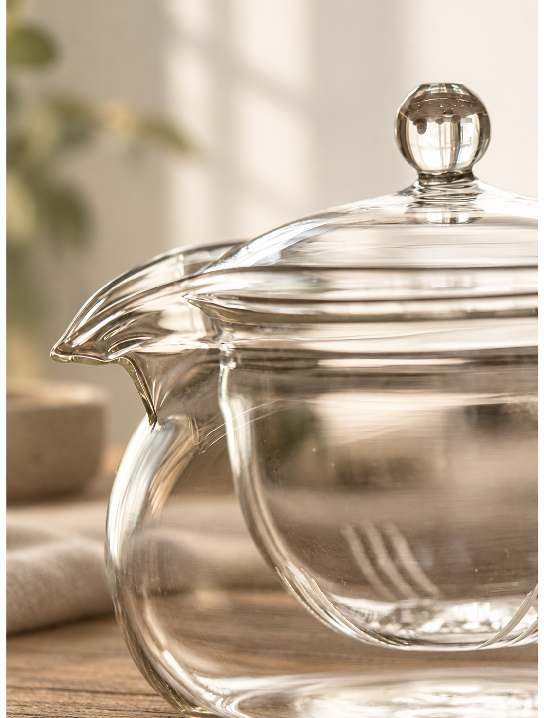 The shaped pouring lip