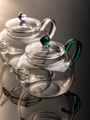 The glass strainer, up close