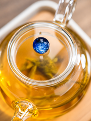 Glass Teapots with Spherical Accent Knobs — image 3