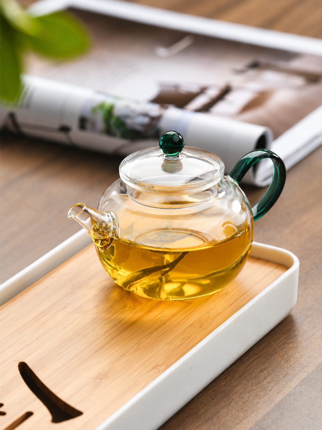 Glass Teapots with Spherical Accent Knobs — image 5