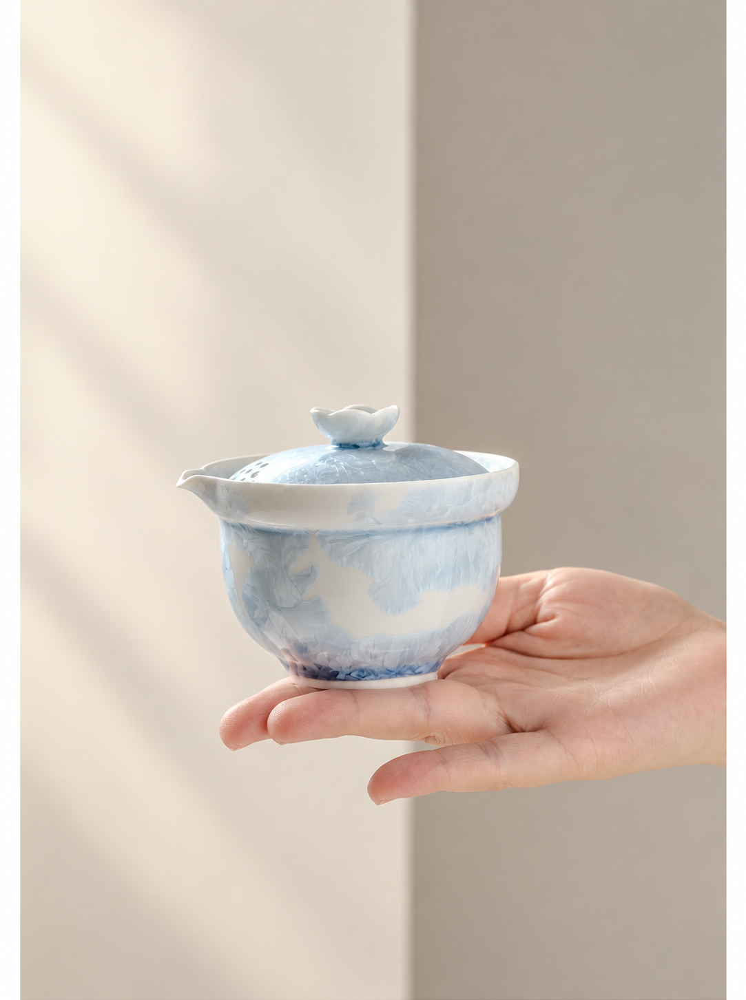 The brewing bowl in hand