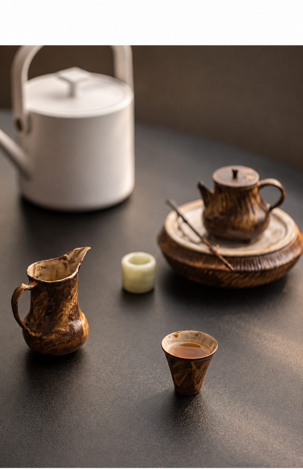 A table in brown and cream