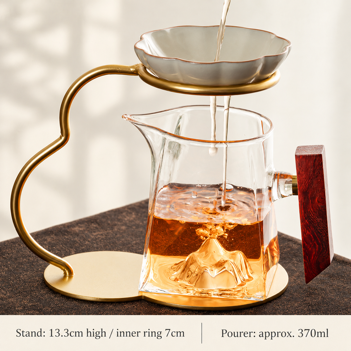 Cream / Mountain-Base Pourer