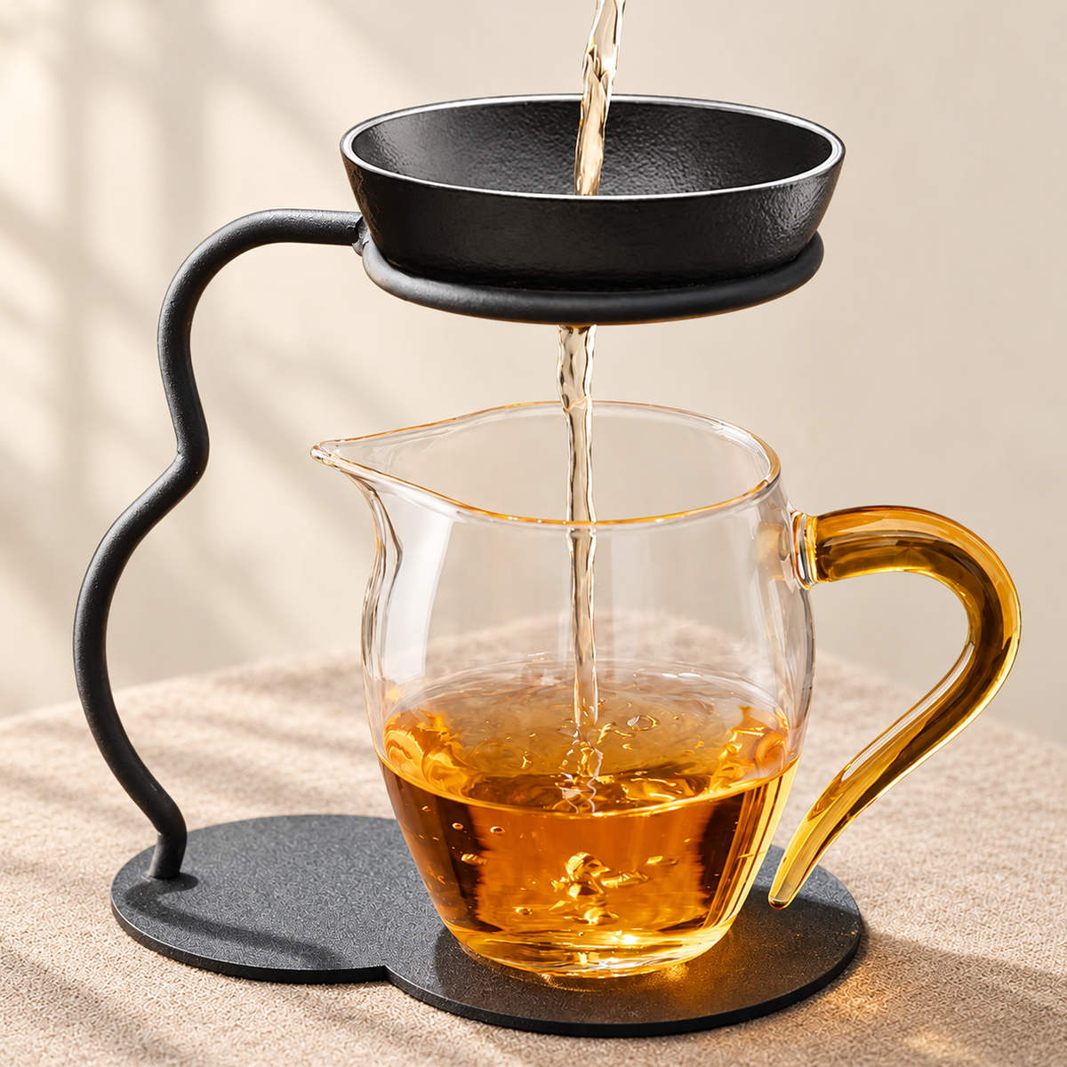 Black / Amber-Handle Round Pourer