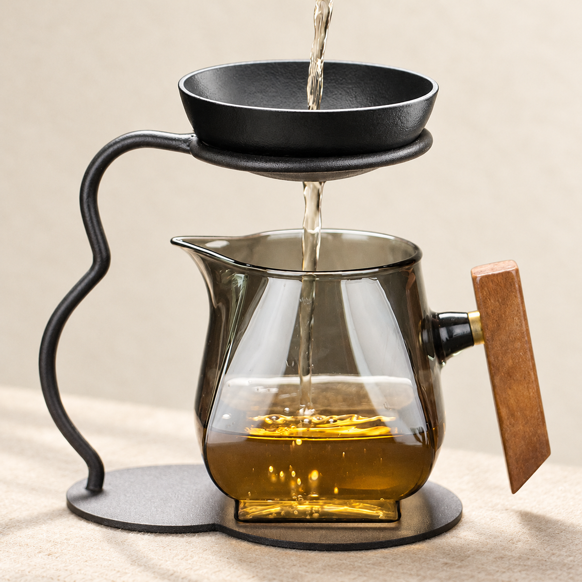 Black / Smoke-Grey Pourer