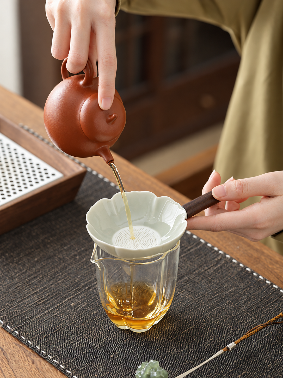 Scalloped Ceramic Tea Filters & Pitcher Sets — image 4