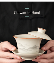 Gaiwan in Hand