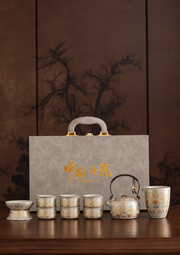 Top-handle tea arrangement