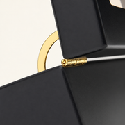 A closer view of the lid support