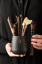 A Set in the Hand