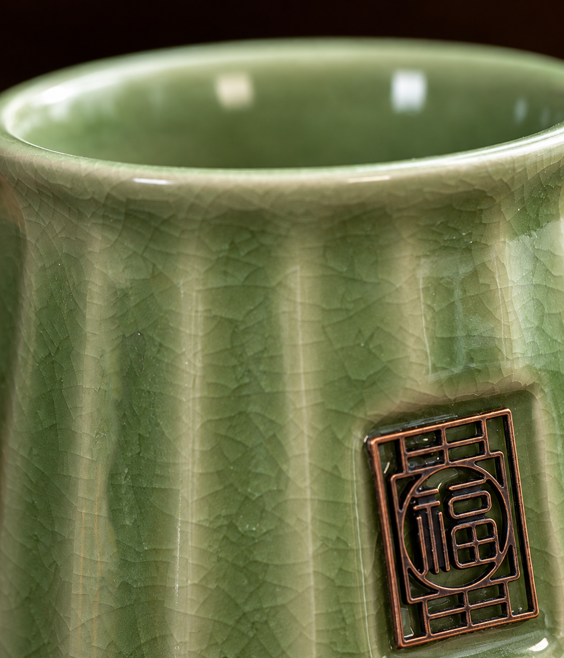 Crackle glaze close-up