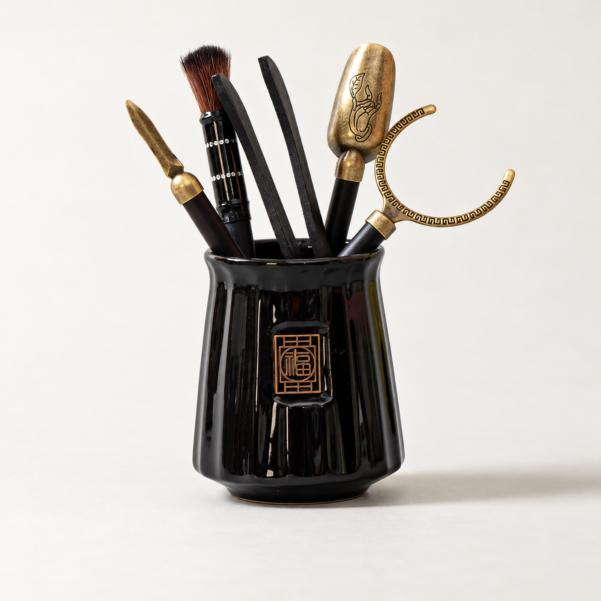 Fluted Glossy Black / Fu Medallion